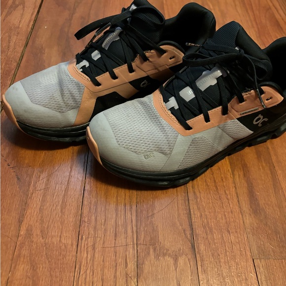 On running shoes size w9 - Picture 6 of 8